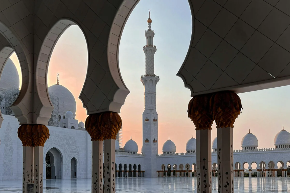 Dubai Future City: Ferrari World, Safari & Yacht Party - Escursioni