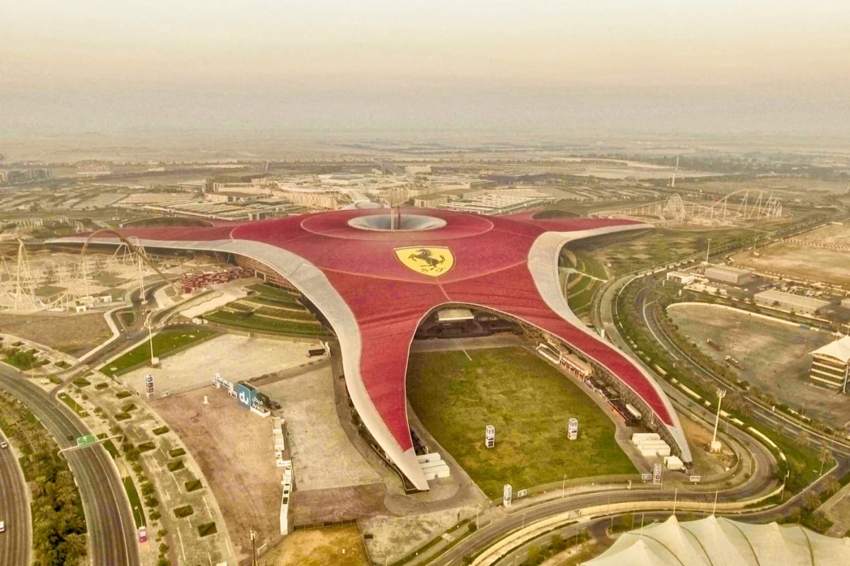 Dubai Future City: Ferrari World, Safari & Yacht Party - Escursioni