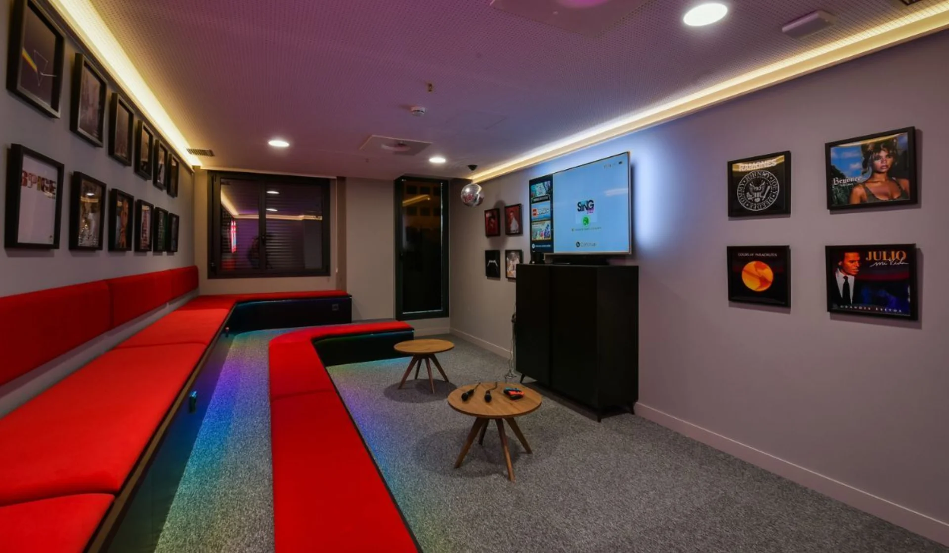 Gallery F7b935